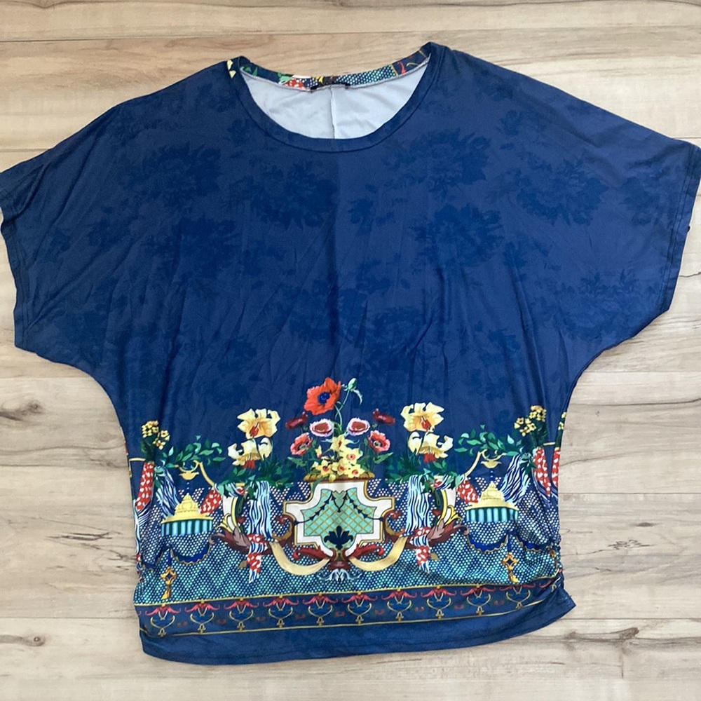 NWOT Love U Dear Womens 1X Adorable Bat Wing Navy Blouse. Floral and fun. - Picture 10 of 13
